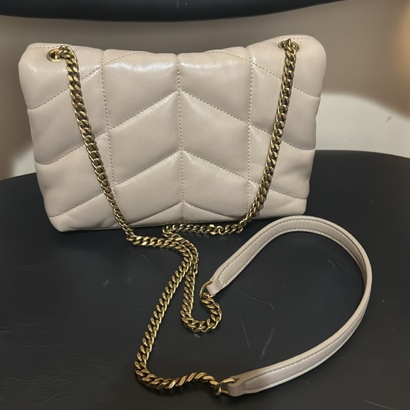 Saint Laurent

Puffer Toy Shoulder Bag in Quilted Lambskin - Picture 2 of 6